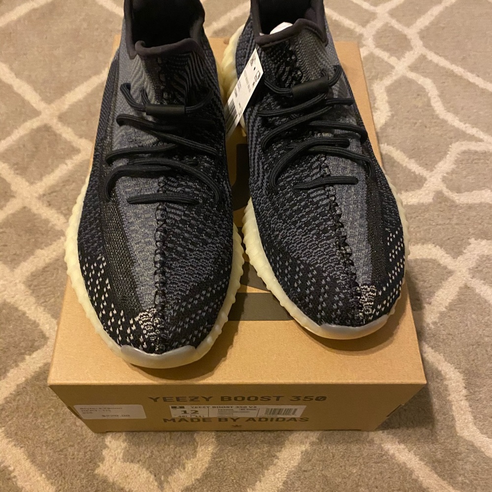 Yeezy 350 v2 carbon asriel